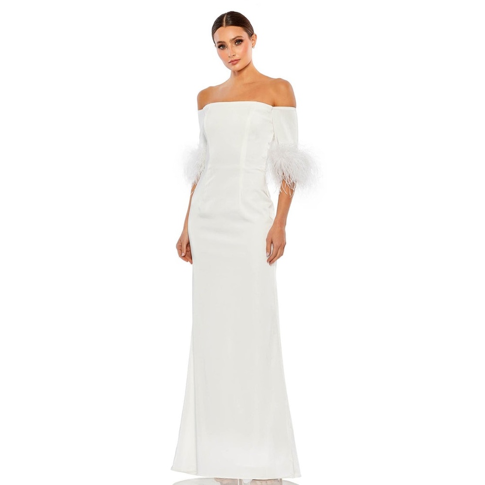 leena Mac Duggal Off Shoulder Feather Trim Column Gown 8 White
11441 Bridal